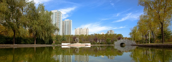 陕西国防工业职业技术学院校园湖景观
